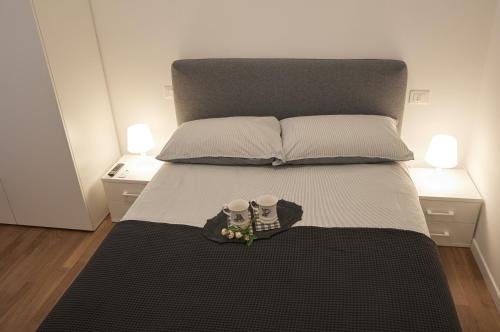 Een bed of bedden in een kamer bij G62 confortevole bilocale zona Stazione Centrale