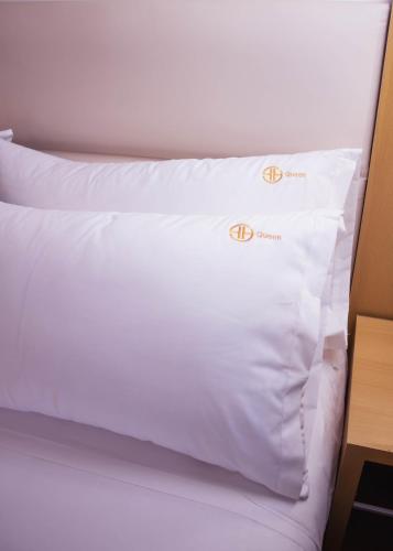 a bed with two pillows on top of it at OQ STANDARD HOTEL - Airport in Arequipa