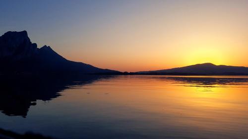 a sunset over a body of water with mountains at Beim Lanner - Franz in Mondsee