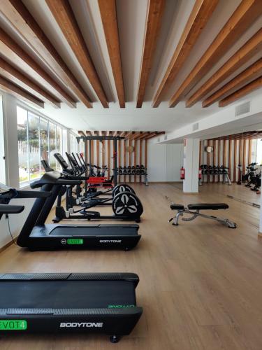 Fitnesscenter och/eller fitnessfaciliteter på SUNSET WAVES apARTs by RB