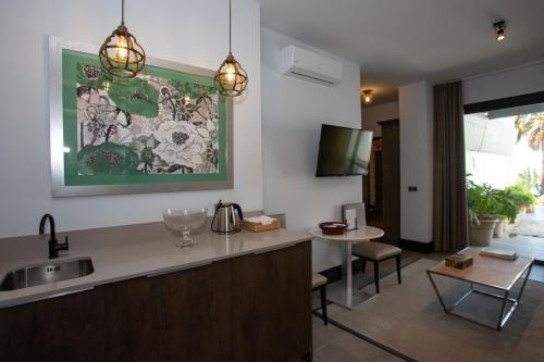 Una cocina o zona de cocina en 5 Suites Lanzarote
