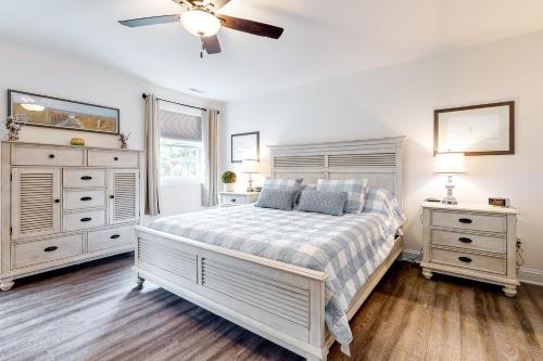 Ένα ή περισσότερα κρεβάτια σε δωμάτιο στο Seashore Villas --- 30116 Tidal Bay Ln