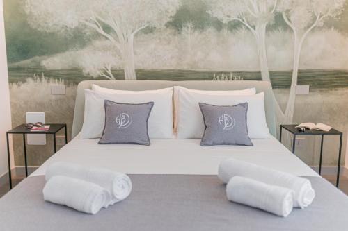 A bed or beds in a room at Dbhousetaormina