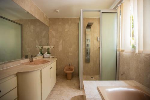 Kúpeľňa v ubytovaní La baie des orchidées