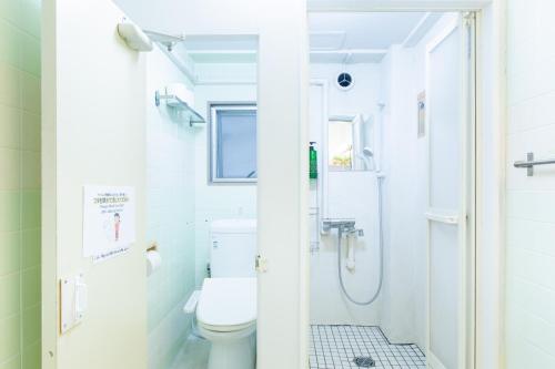 A bathroom at Guest House Shinagawa-shuku