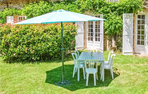 Κήπος έξω από το Nice Home In Janailhac With Wifi