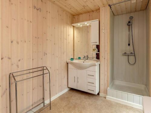 A bathroom at Holiday home Læsø LIII