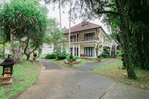 a house with a walkway in front of it at Pertiwi Resort & Spa in Ubud