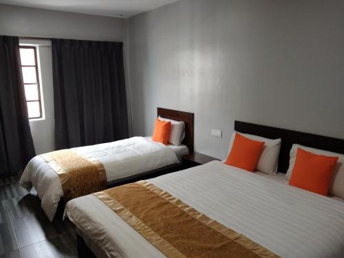 Posteľ alebo postele v izbe v ubytovaní One World Hotel