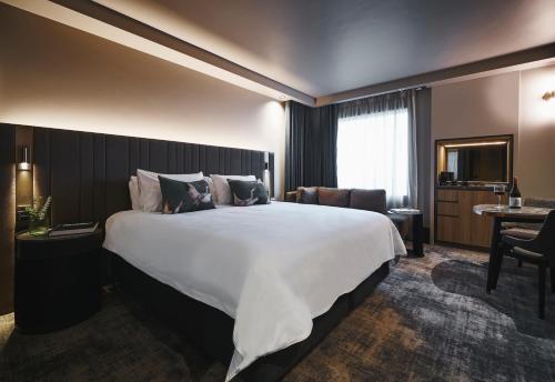 Pullman Melbourne On the Park Image