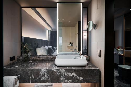 Pullman Melbourne On the Park Image