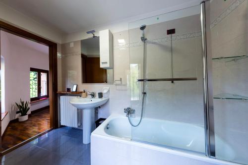 Ett badrum på Maregnago Relais