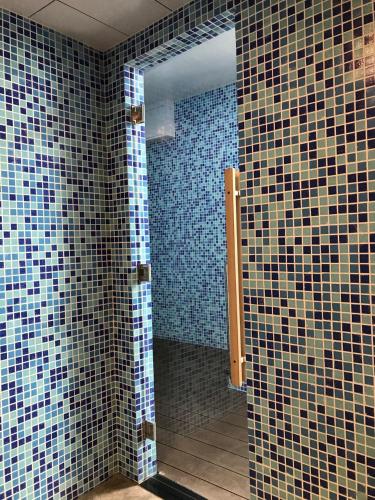 Un baño de V V Hotel Battambang