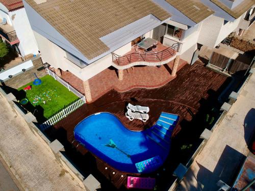 an overhead view of a swimming pool in a backyard at Villa Luxury Rock Tirri in Reus