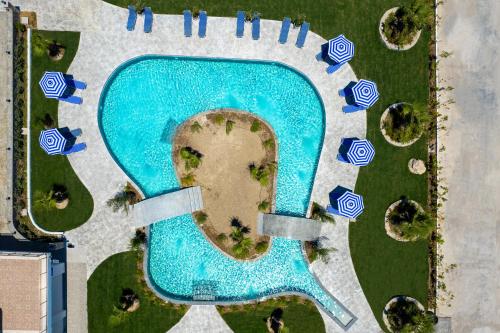 an overhead view of a swimming pool with blueestones at Paradise Garden in Kolymbia