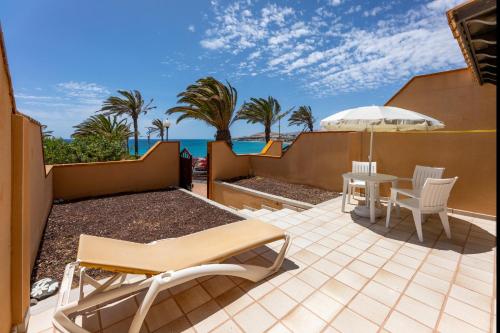 BEACH FRONT GRANILLO - ocean view, garden, bright and comfortable, Wi-Fi