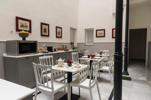Un restaurante u otro lugar para comer en nüa alameda