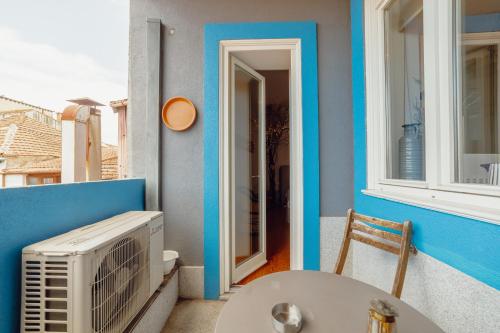Downtown Modern Studio With Terrace by Vacationy