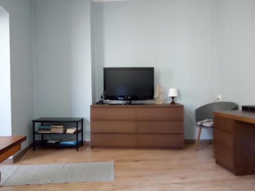 Apartament Maja2 2 pokoje na Gdańskiej starówce parking w cenie TV 또는 엔터테인먼트 센터