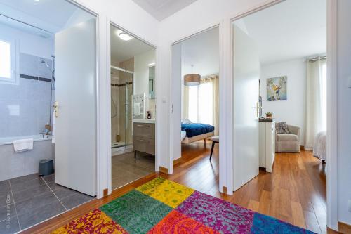 Ванная комната в Gîte La Villa Omagny Paris Marne-la-Vallée