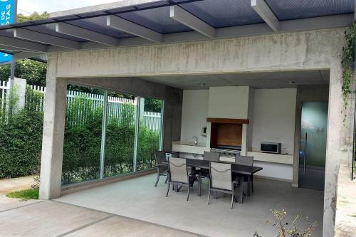 a kitchen and dining area with a table and chairs at Altamira Cozy apartment with amazing views in Santo Domingo