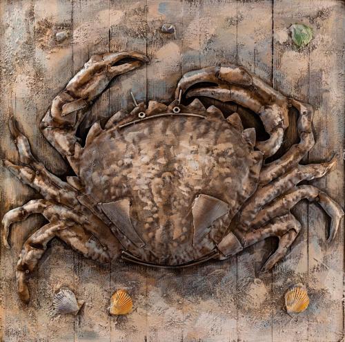 a large brown crab on a wooden table at Haus Sylter Inselglück in Tinnum