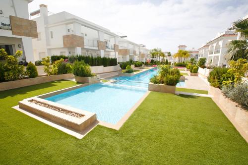 Anna 62 with pool and BBQ, Ciudad Quesada – Precios 2023 ...