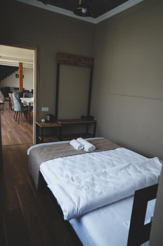 Ein Bett oder Betten in einem Zimmer der Unterkunft ALOFT