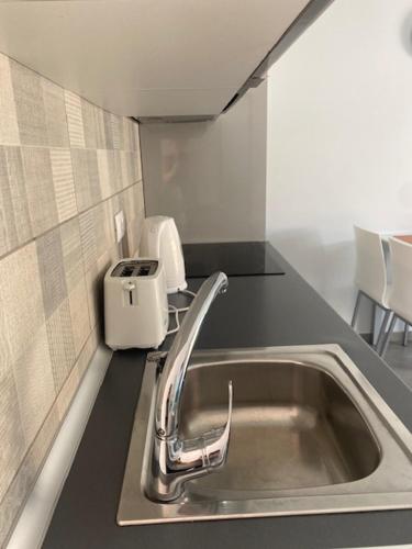 A kitchen or kitchenette at Sunny pool view & Airco apartament Symon Mareverde
