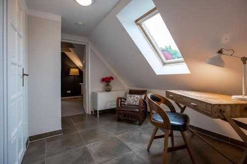 a attic room with a desk and a skylight at Sonnenwieck 01 in Wieck