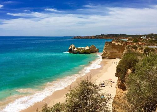 Pantai di atau di dekat aparthotel