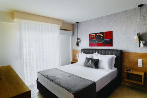 Кровать или кровати в номере ALEXANDRA Boutique Residence Seaside