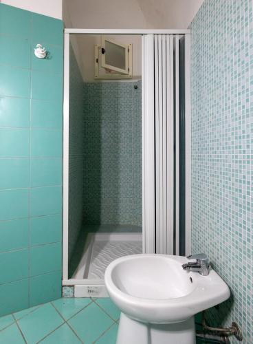 a bathroom with a toilet and a shower and a sink at Stella room & apartment in Marsala