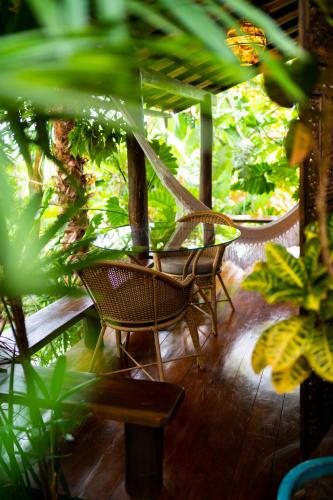 a porch with two chairs and a hammock at Ananda Pousada in Pirenópolis