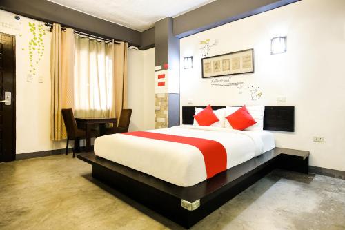 Gambar di galeri bagi RedDoorz at The KWE Hotel and Resort di Angeles