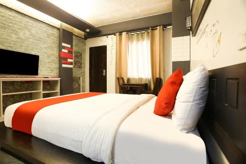 Gambar di galeri bagi RedDoorz at The KWE Hotel and Resort di Angeles