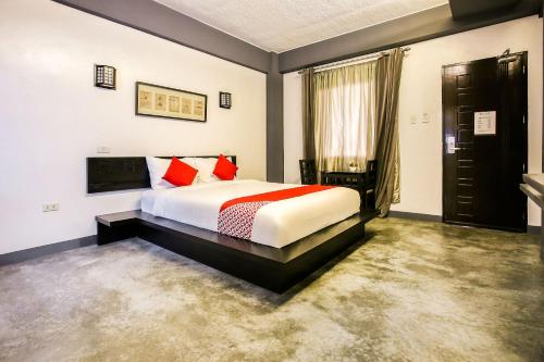 Gambar di galeri bagi RedDoorz at The KWE Hotel and Resort di Angeles
