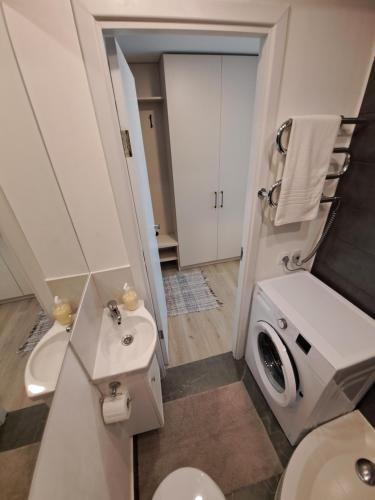 A bathroom at New cosy Karklu Apartment in Klaipeda