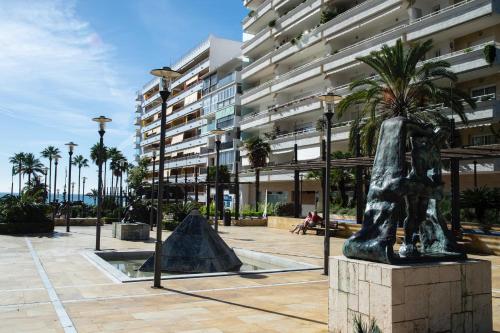 a statue in front of a large building at Apartamento Seis Lunas PA in Marbella