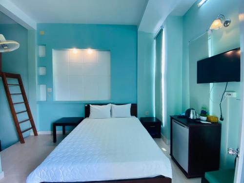 Säng eller sängar i ett rum på Bali Hotel 2