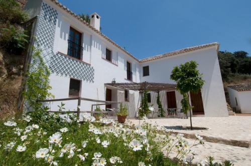 Το κτήριο όπου στεγάζεται  η παραθεριστική κατοικία