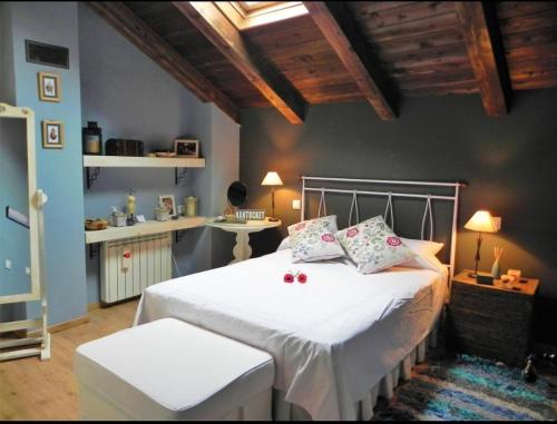 Postel nebo postele na pokoji v ubytování Casa Rural " LA PARRA"