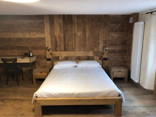 Een bed of bedden in een kamer bij Affittacamere Linnea