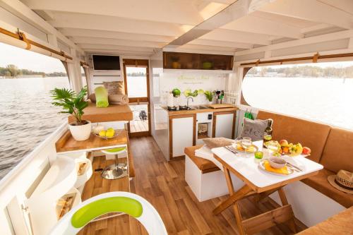 a kitchen and dining area of a boat at Lisa Boot 1 in Priepert