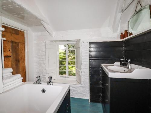Ванна кімната в The Cottage