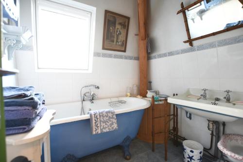 Fotografie z fotogalerie ubytování Le Val Clos, appartement dans une maison de maître 19e v destinaci Tanlay