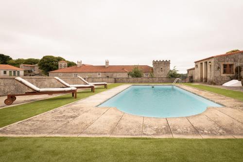 a swimming pool in the middle of a yard at Pazo de San Pedro de Bembibre in Taboada