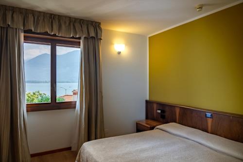 a bedroom with a bed and a window at Continental Hotel in Lovere