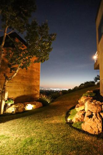 Luxury Alpine Treehouseにある庭