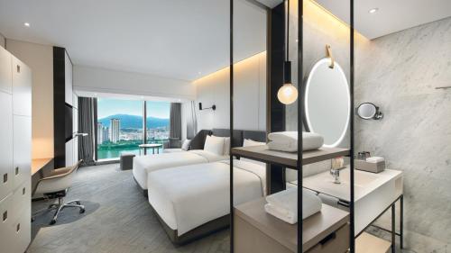 a hotel room with a white bed and a mirror at Crowne Plaza Quanzhou Riverview by IHG in Quanzhou